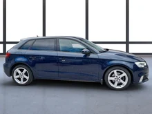 Audi A3 Sportback SB 1.6 TDI intense in dunkelblau - normal