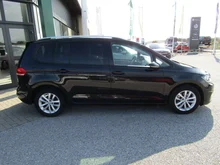 VW Touran Comfortline TDI SCR in Deepblack Perleffekt