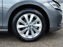 Škoda Superb Combi Selection TDI DSG in Graphit-Grau Metallic