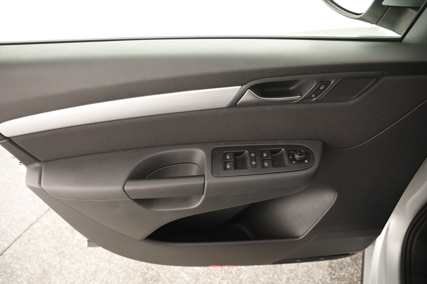 VW Sharan Comfortline TDI SCR DSG 5-Sitzer | Bild 4 von 18
