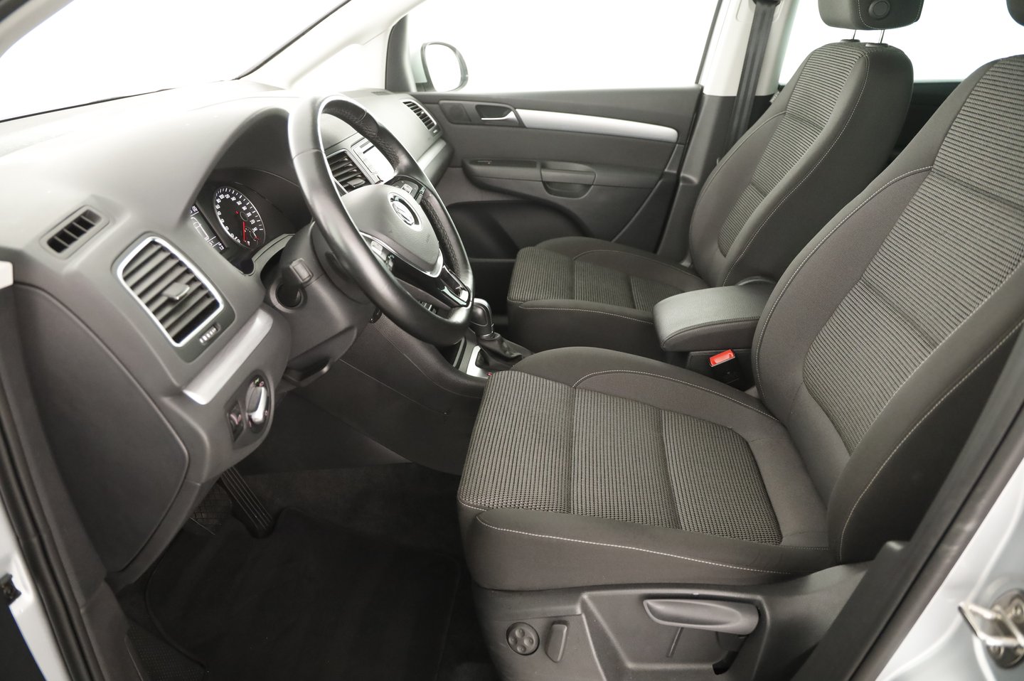 VW Sharan Comfortline TDI SCR DSG 5-Sitzer | Bild 5 von 18