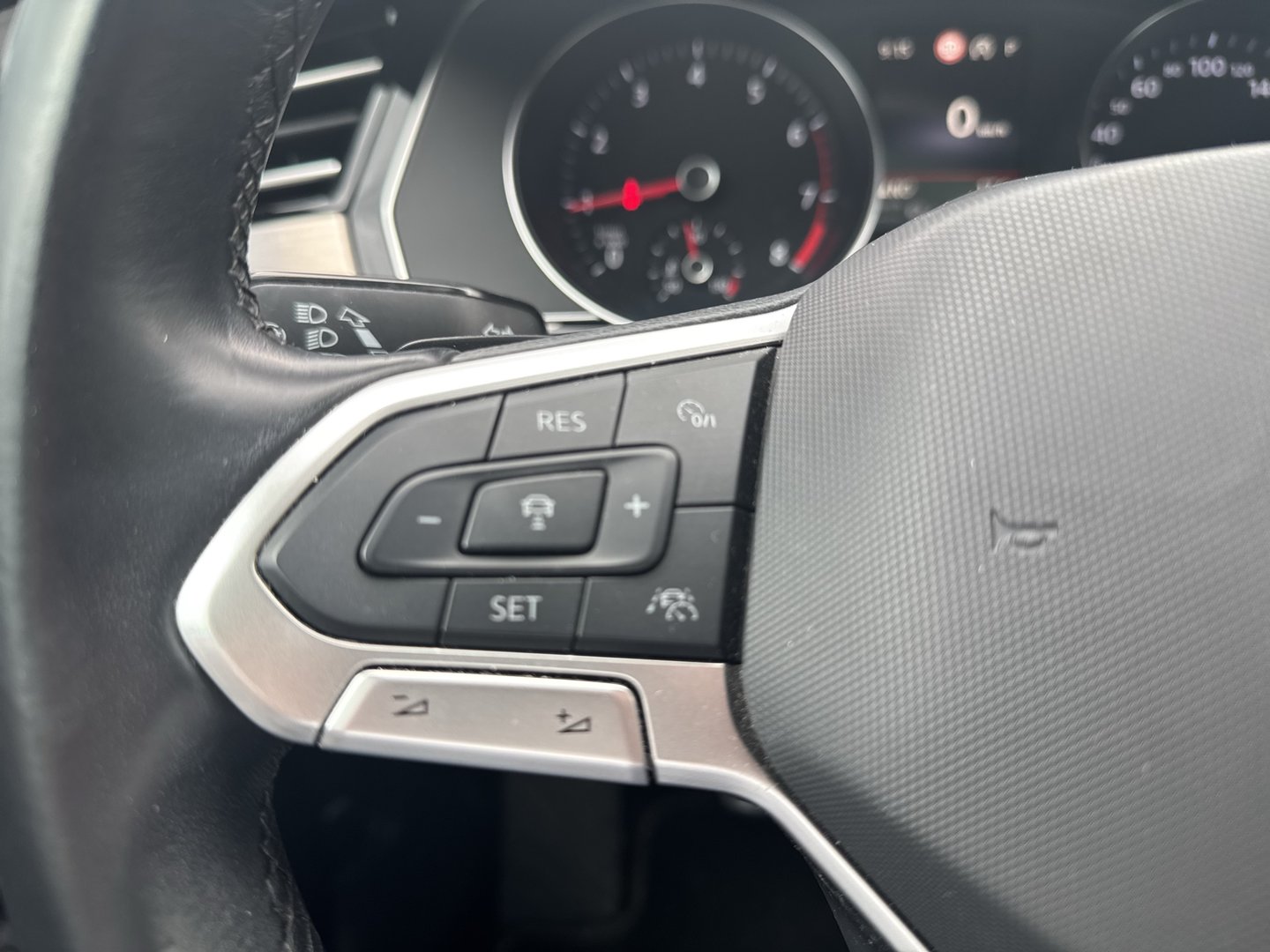 VW Passat Elegance TSI ACT OPF DSG | Bild 14 von 28