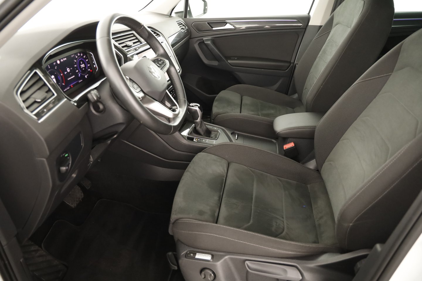 VW Tiguan Elegance TDI DSG | Bild 9 von 24