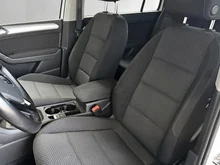 VW Touran Comfortline TDI DSG in Pure White