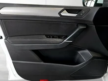 VW Touran Comfortline TDI DSG in Pure White