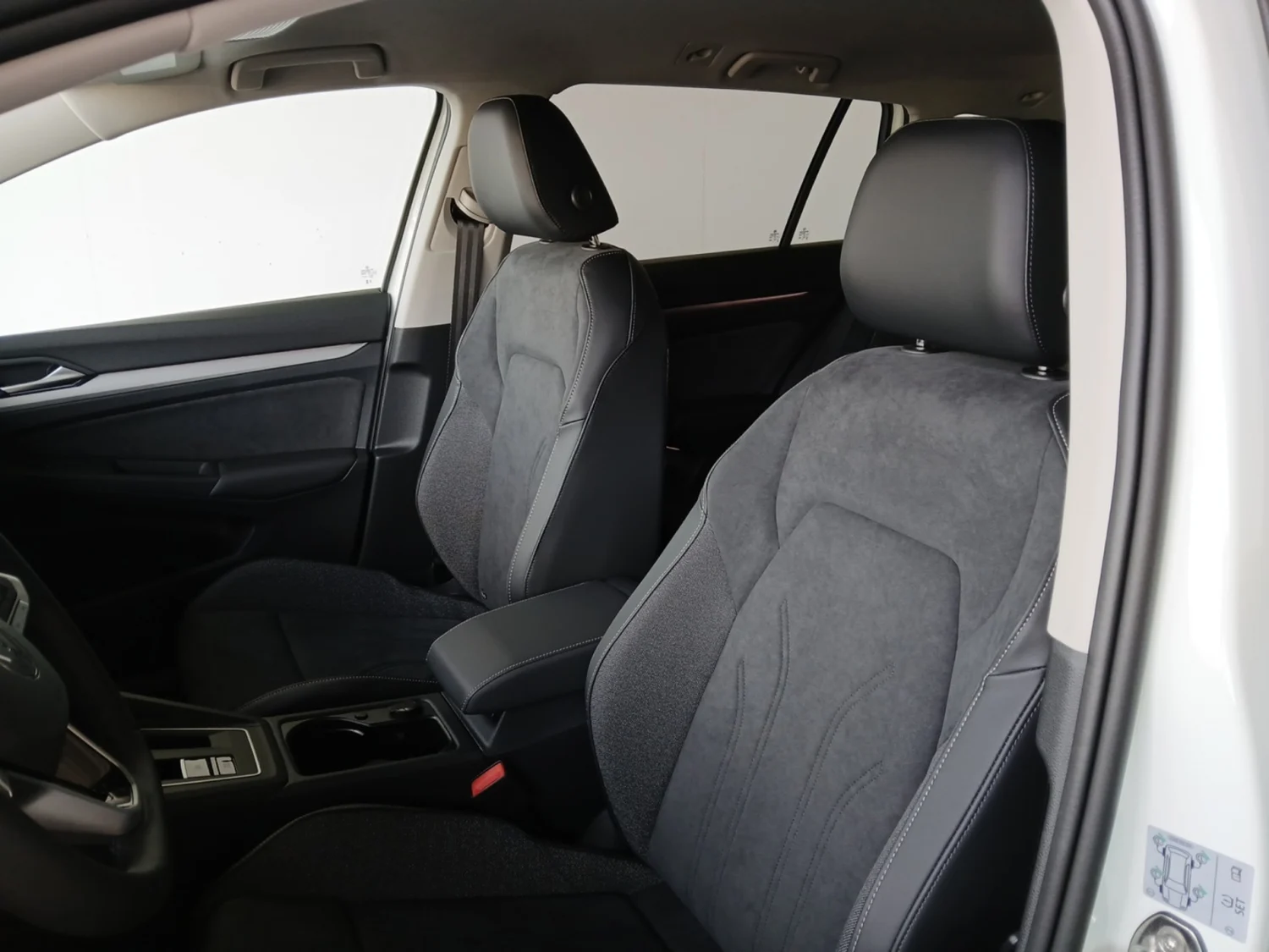 Bild eines VW Golf Variant Business TDI DSG