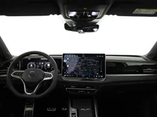 VW Passat Variant Sport eTSI DSG in Pure White