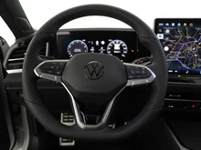 VW Passat Variant Sport eTSI DSG in Pure White