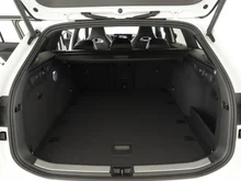 VW Passat Variant Sport eTSI DSG in Pure White