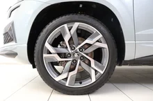 Škoda Karoq 4x4 Sportline TDI DSG in Smokey Diamond-Silber Metallic