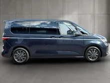 VW Multivan Business eHybrid 180 kW 4MOTION in Starlightblue Metallic