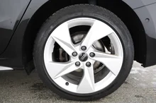 Audi A3 Sportback 35 TDI S line exterieur in MYTHOSSCHWARZ METALLIC