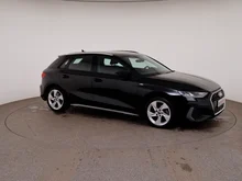 Audi A3 Sportback 35 TDI S line exterieur in MYTHOSSCHWARZ METALLIC