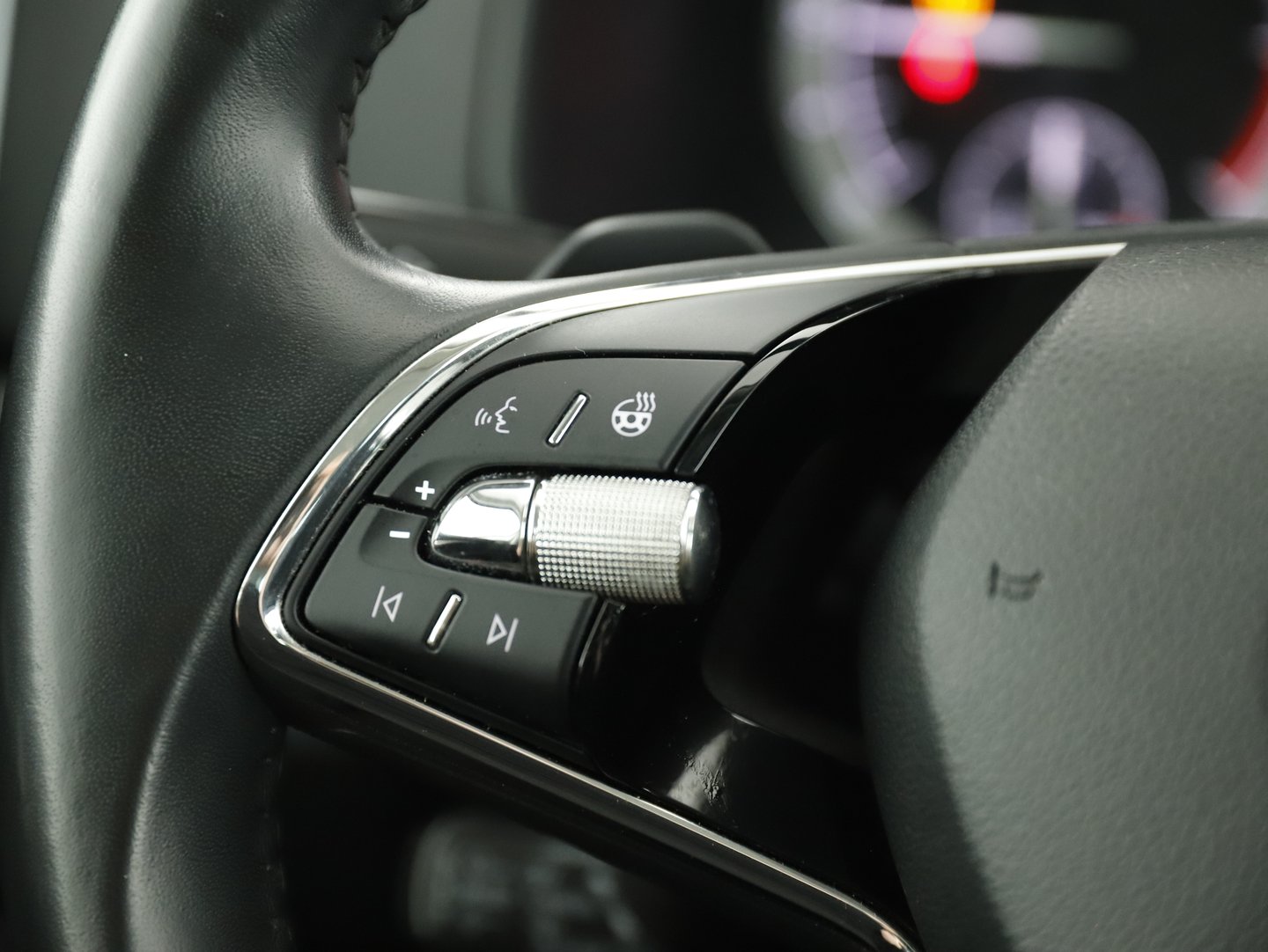 Škoda KAROQ 4x4 Ambition SC TDI DSG | Bild 11 von 22