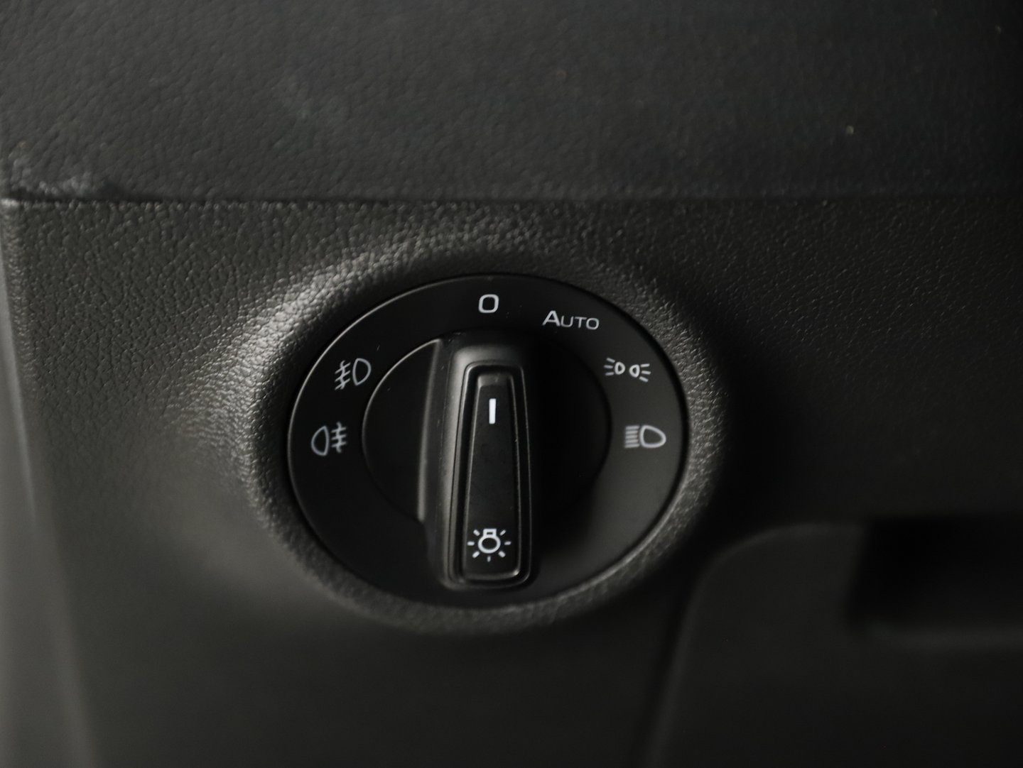 Škoda KAROQ 4x4 Ambition SC TDI DSG | Bild 6 von 22