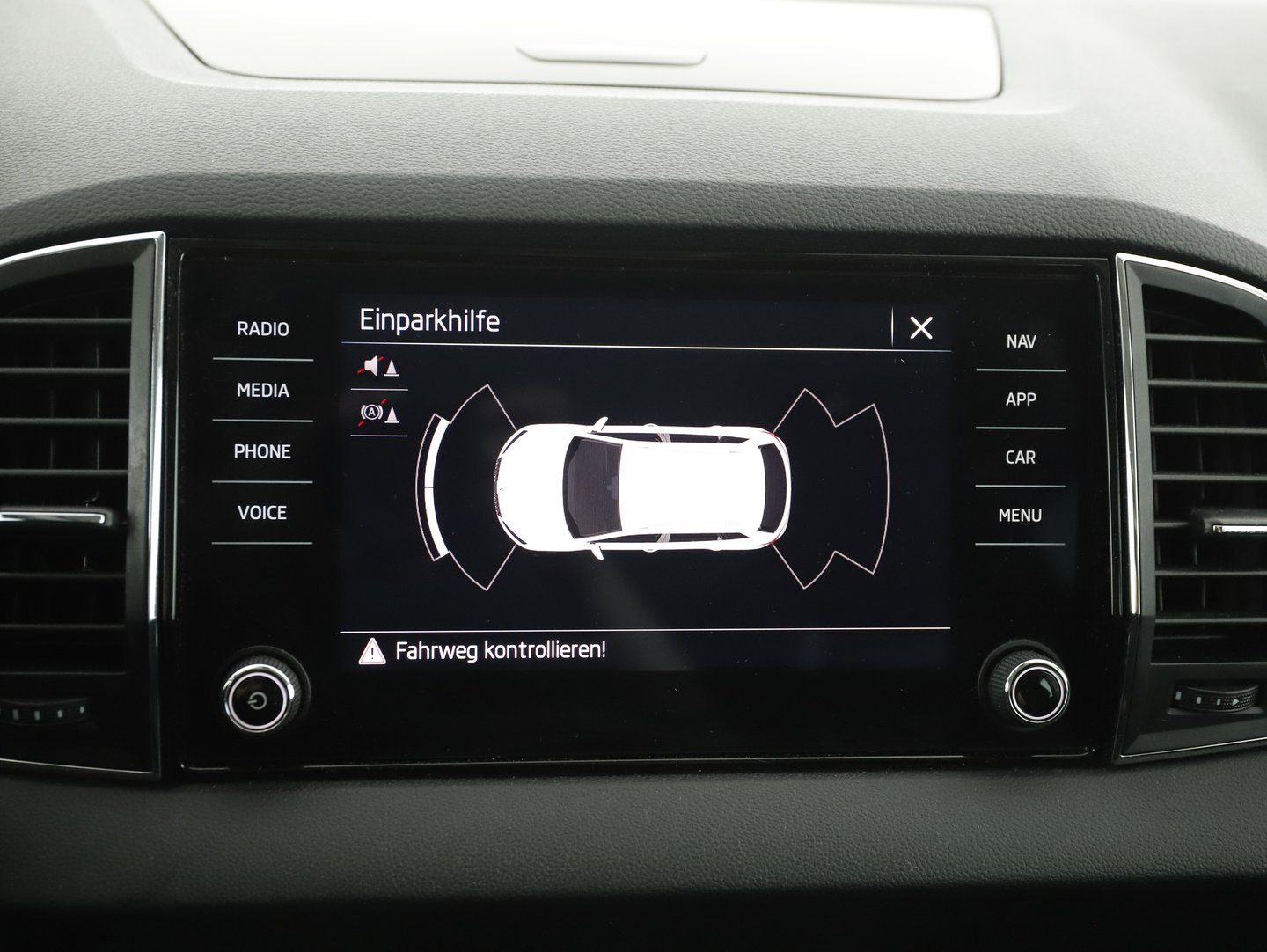 Škoda KAROQ 4x4 Ambition SC TDI DSG | Bild 16 von 22
