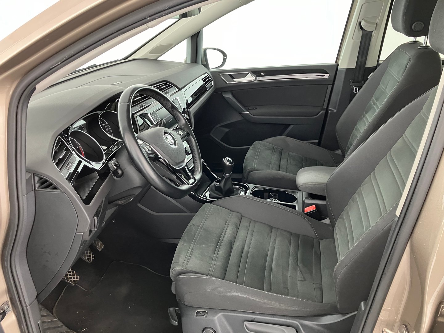 VW Touran Highline TDI SCR | Bild 4 von 16