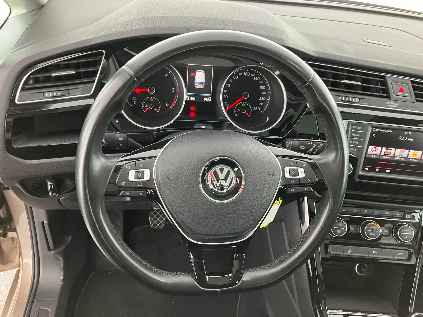 VW Touran Highline TDI SCR | Bild 5 von 16