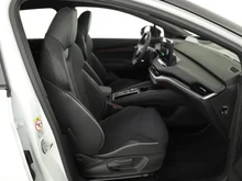 Škoda Elroq Sportline 85x in 2Y Moon-Weiss Metallic