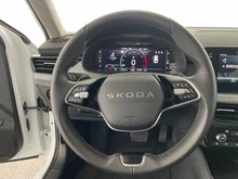 Škoda Kamiq Selection TSI DSG in Moon-Weiß Metallic