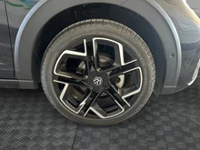 VW Taigo R-Line TSI DSG in Deep Black Perleffekt