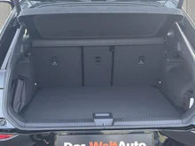 VW T-Roc R-Line eTSI DSG in Grenadillschwarz Metallic