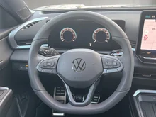 VW T-Roc R-Line eTSI DSG in Grenadillschwarz Metallic