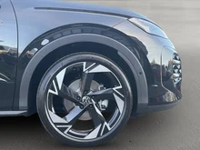 VW T-Roc R-Line eTSI DSG in Grenadillschwarz Metallic