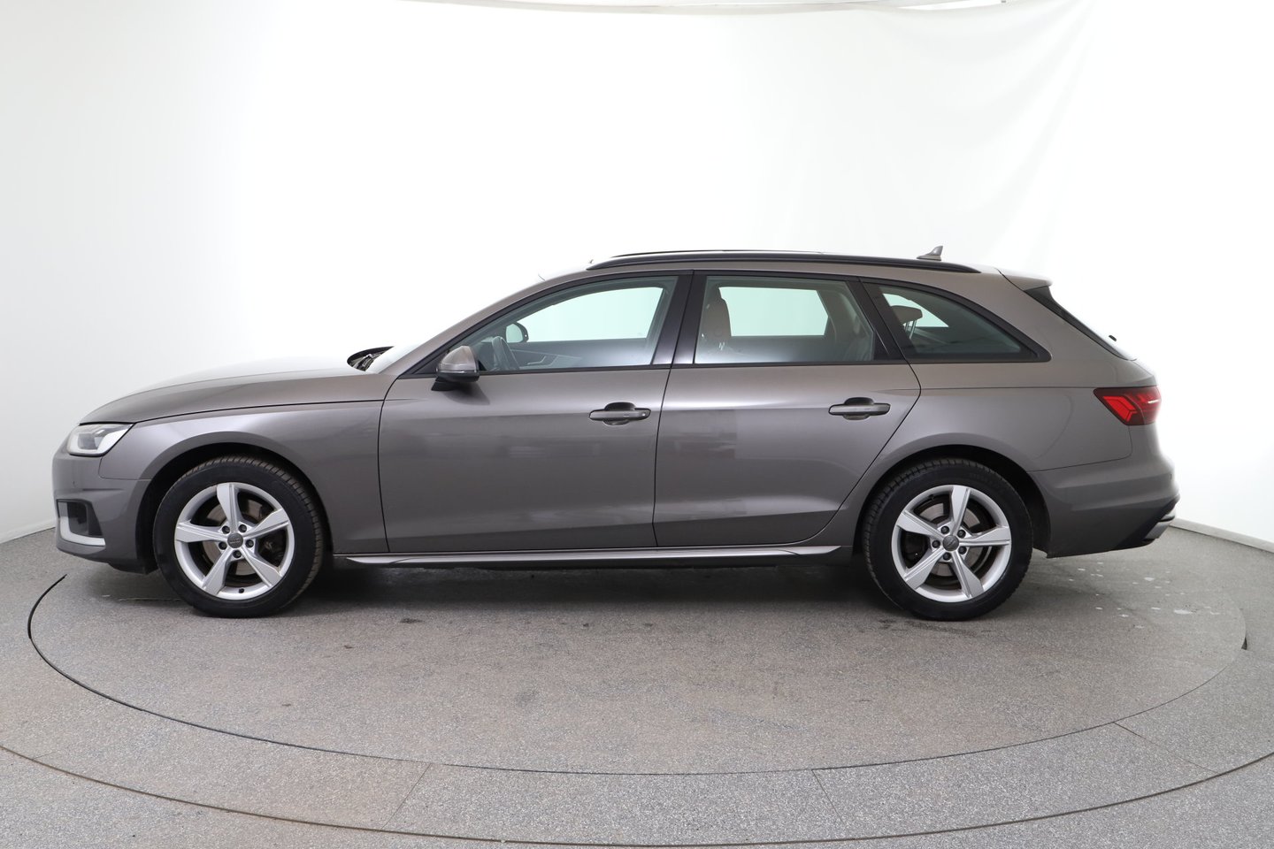 Audi A4 Avant 35 TDI advanced | Bild 2 von 32