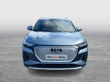 Audi Q4 e-tron 50 e-tron quattro in Geysirblau metaliic
