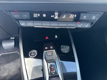 Audi Q4 e-tron 50 e-tron quattro in Geysirblau metaliic