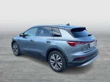 Audi Q4 e-tron 50 e-tron quattro in Geysirblau metaliic