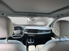 Audi Q4 e-tron 50 e-tron quattro in Geysirblau metaliic