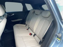 Audi Q4 e-tron 50 e-tron quattro in Geysirblau metaliic