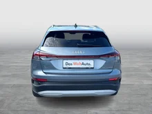 Audi Q4 e-tron 50 e-tron quattro in Geysirblau metaliic