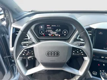 Audi Q4 e-tron 50 e-tron quattro in Geysirblau metaliic