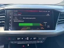 Audi Q4 e-tron 50 e-tron quattro in Geysirblau metaliic