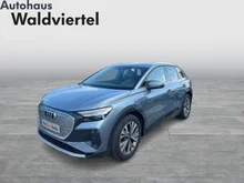 Audi Q4 e-tron 50 e-tron quattro in Geysirblau metaliic