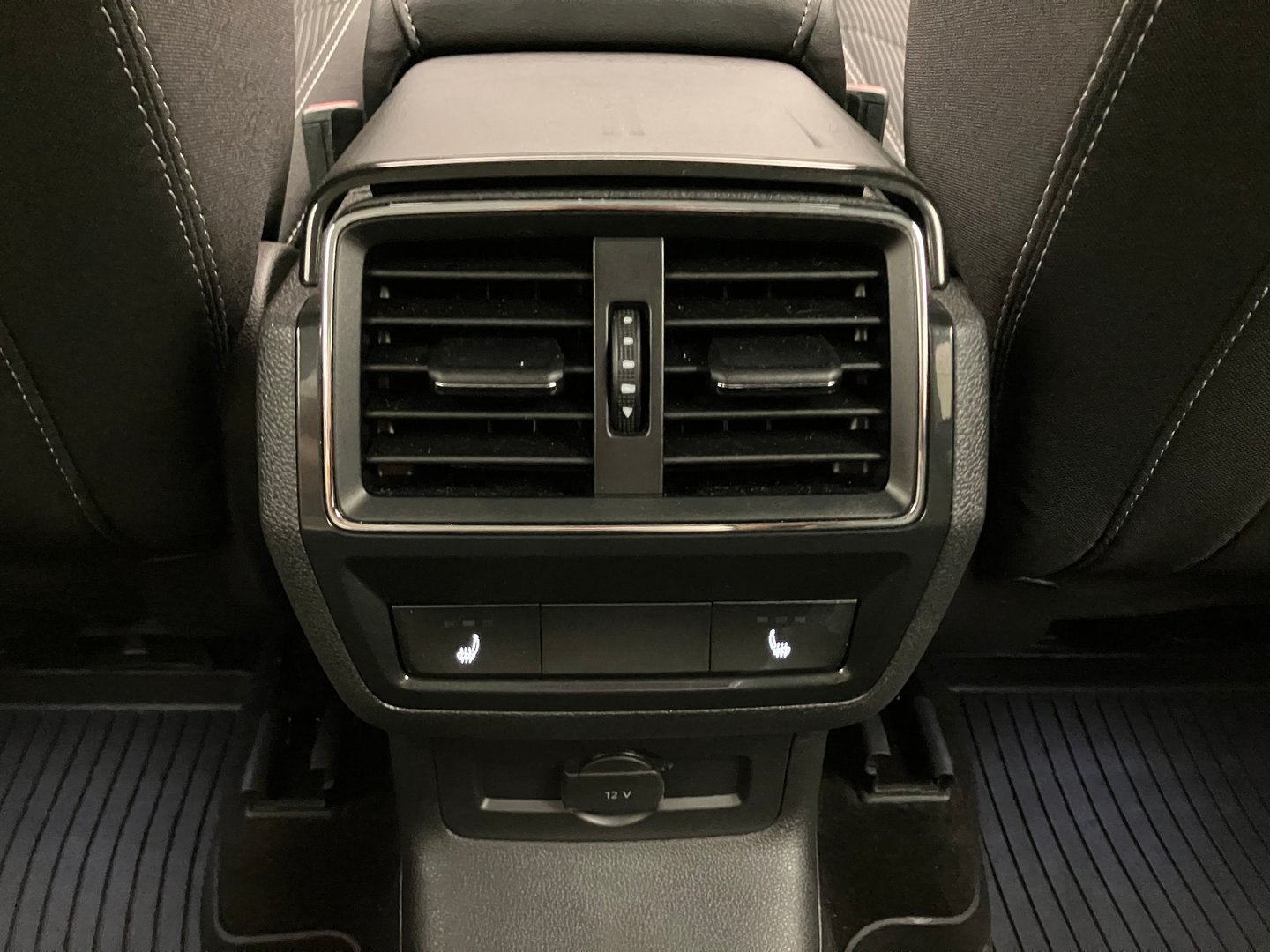 Škoda KAROQ Style SC TDI | Bild 27 von 35