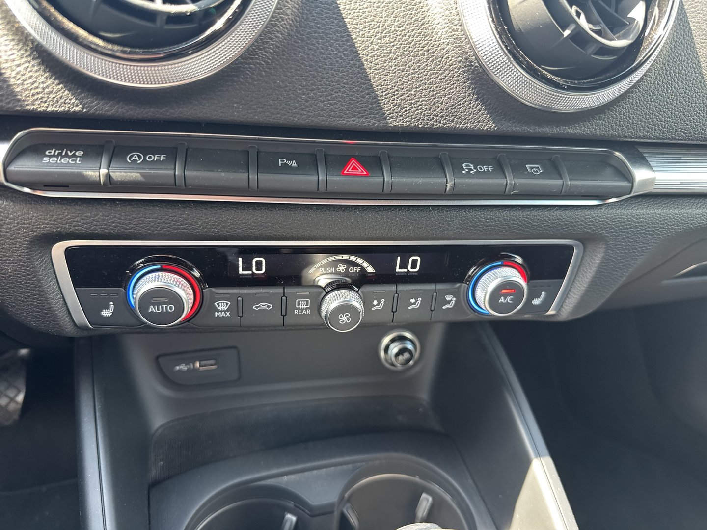 Audi A3 Sportback 40 TDI quattro Sport | Bild 19 von 26