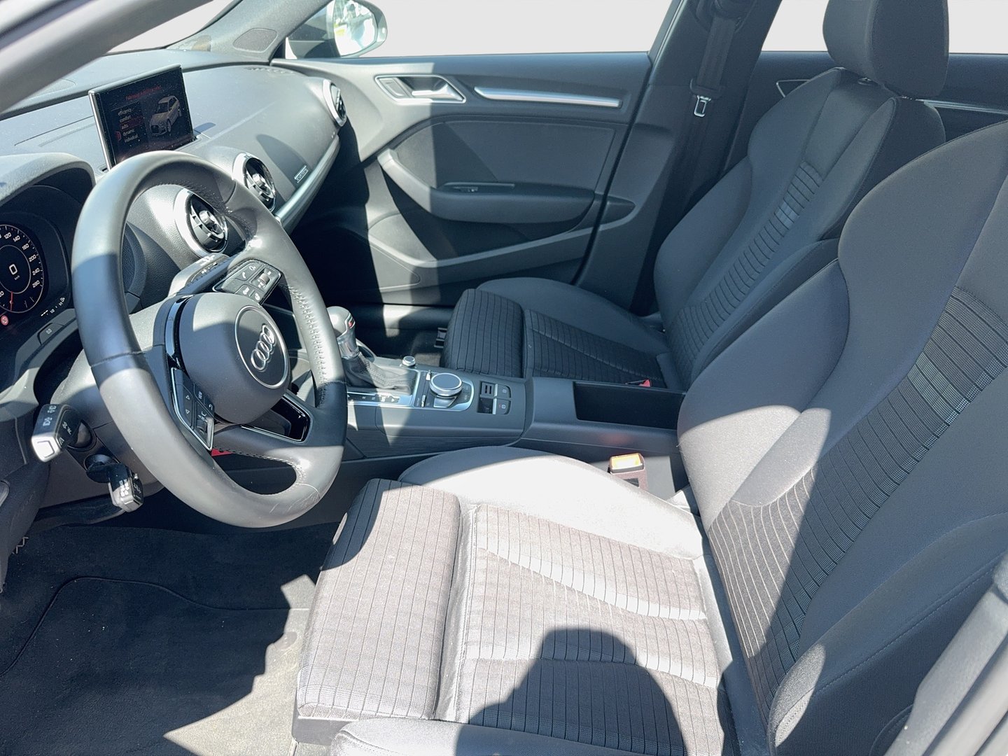 Audi A3 Sportback 40 TDI quattro Sport | Bild 7 von 26