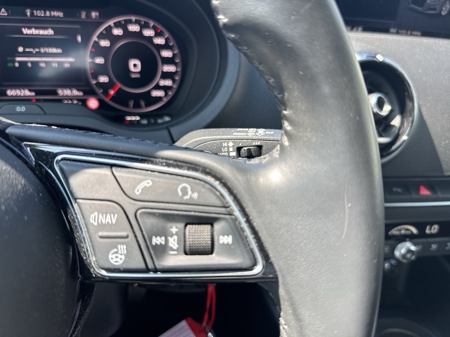 Audi A3 Sportback 40 TDI quattro Sport | Bild 18 von 26