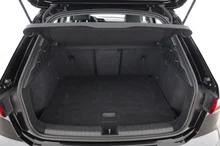 Audi A3 Sportback 35 TDI S line exterieur in MYTHOSSCHWARZ METALLIC