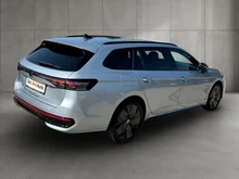 VW Passat Variant Sport TDI 4MOTION DSG in Oyster Silver Metallic
