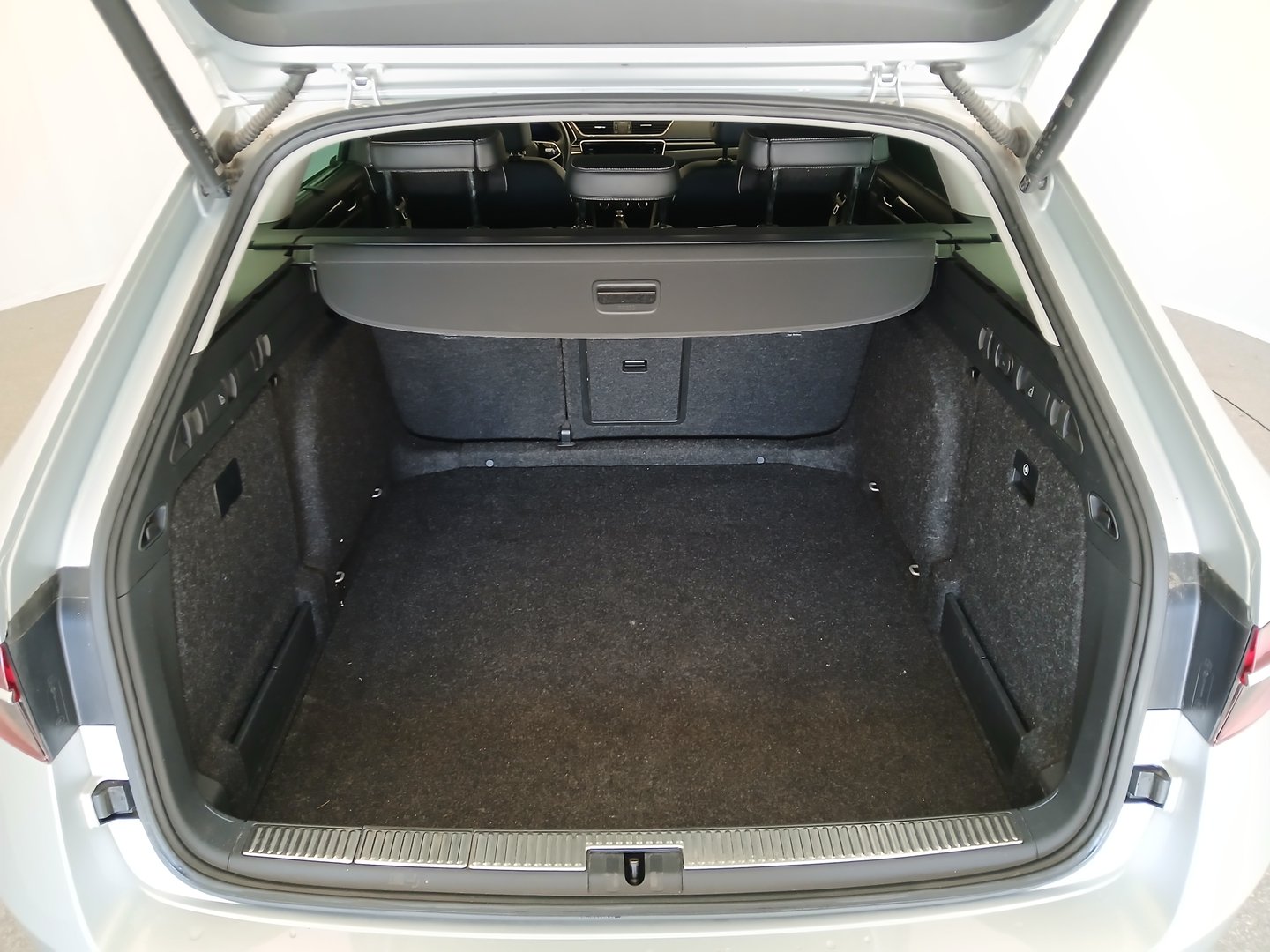 Škoda SUPERB Combi 4x4 L&K TDI SCR | Bild 34 von 37