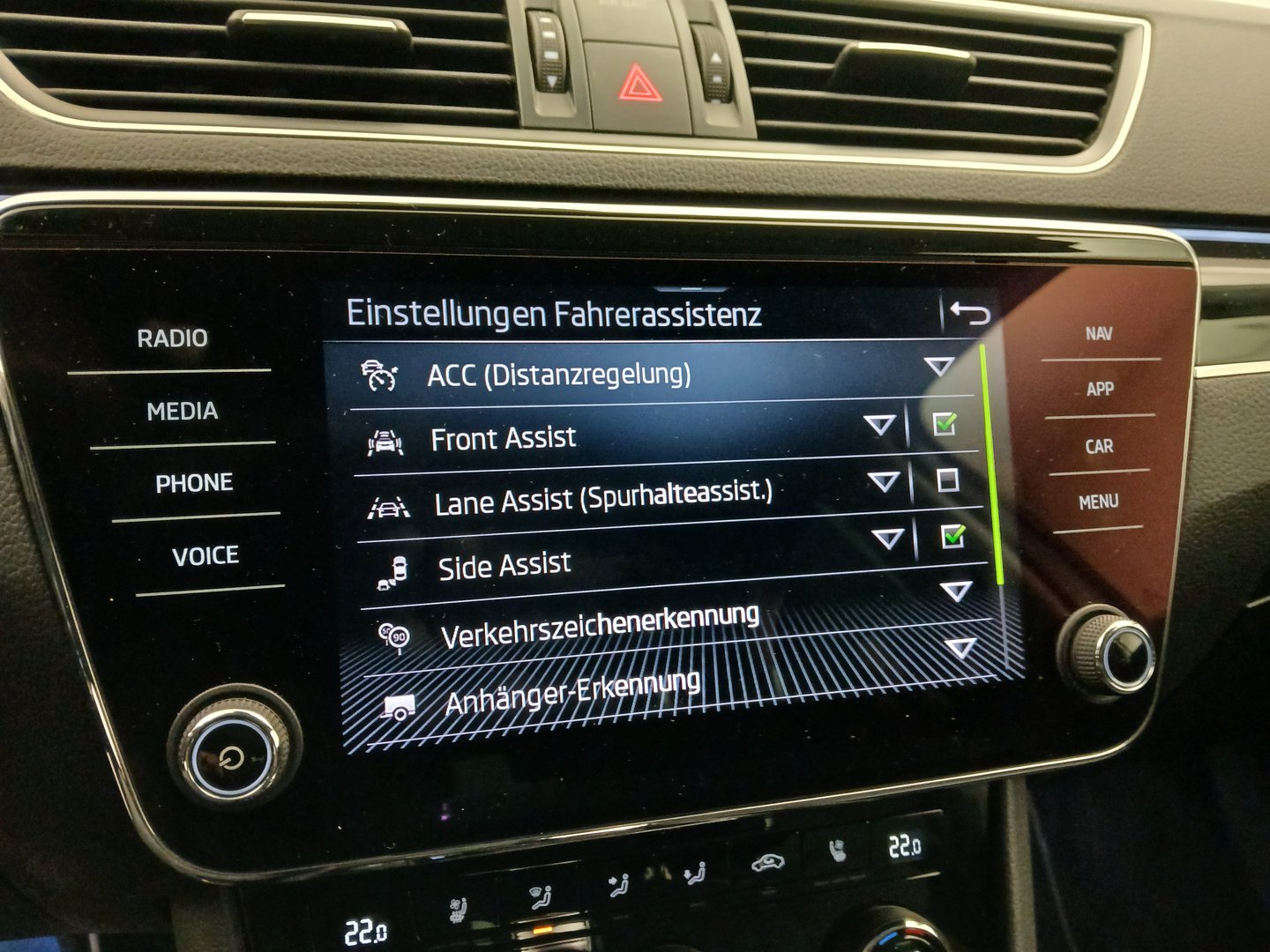 Škoda SUPERB Combi 4x4 L&K TDI SCR | Bild 28 von 37