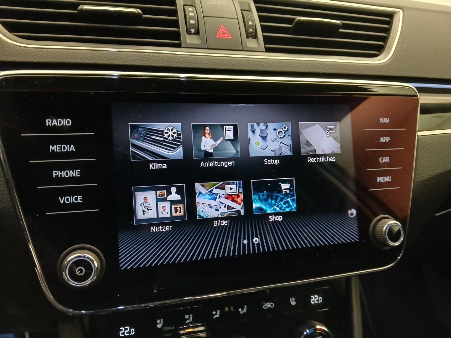 Škoda SUPERB Combi 4x4 L&K TDI SCR | Bild 24 von 37