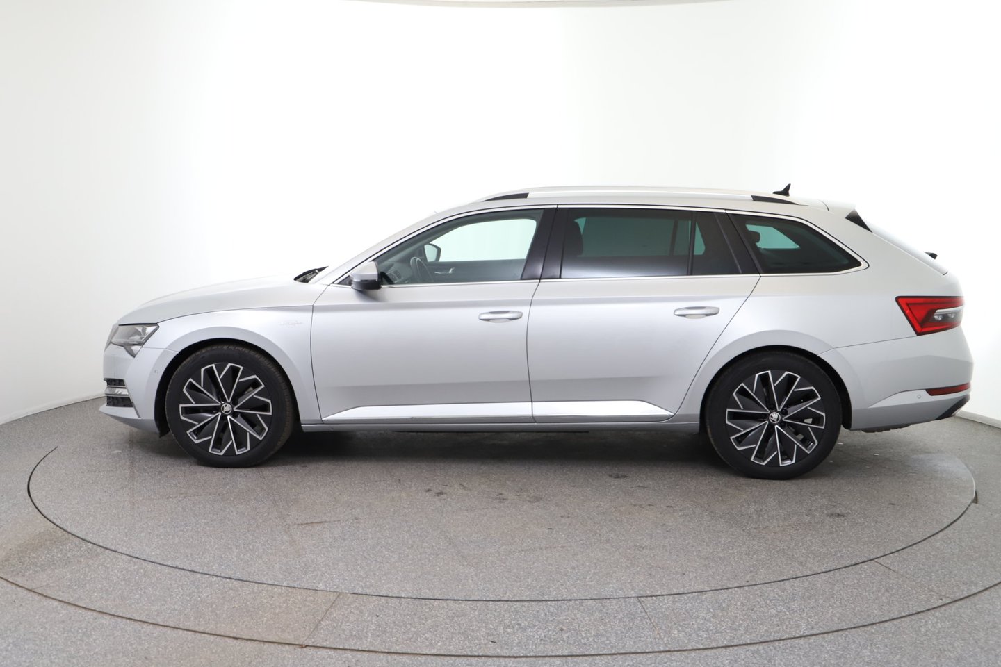 Škoda SUPERB Combi 4x4 L&K TDI SCR | Bild 8 von 37