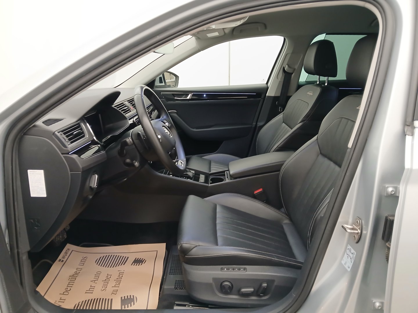 Škoda SUPERB Combi 4x4 L&K TDI SCR | Bild 15 von 37