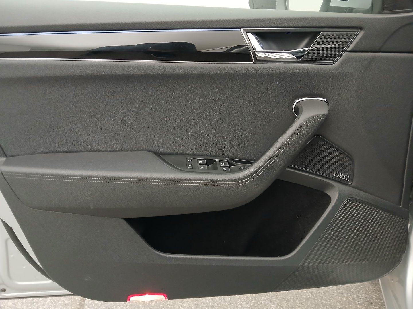 Škoda SUPERB Combi 4x4 L&K TDI SCR | Bild 10 von 37